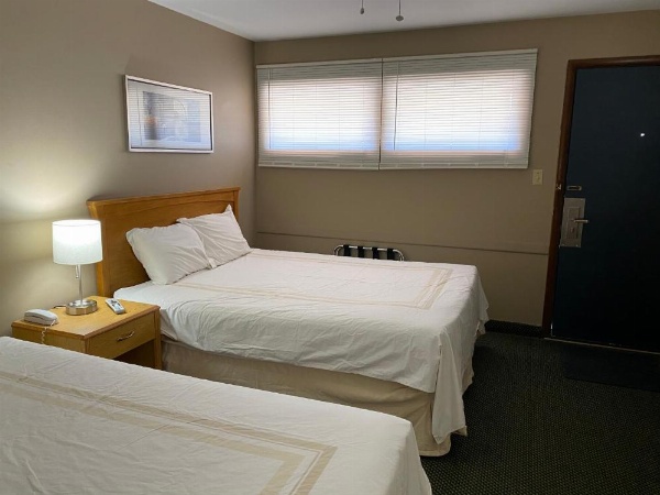 Diamond Motel - Abilene image 8